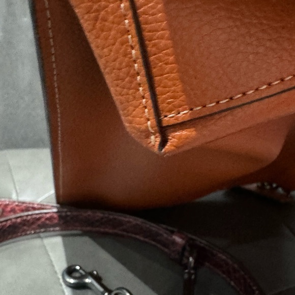 🌟SOLD!!🌟FIRM PRICE Coach Small Town Bucket Bag-2 way Bag.🧡Great Color 4 Fall🧡 - Picture 10 of 12